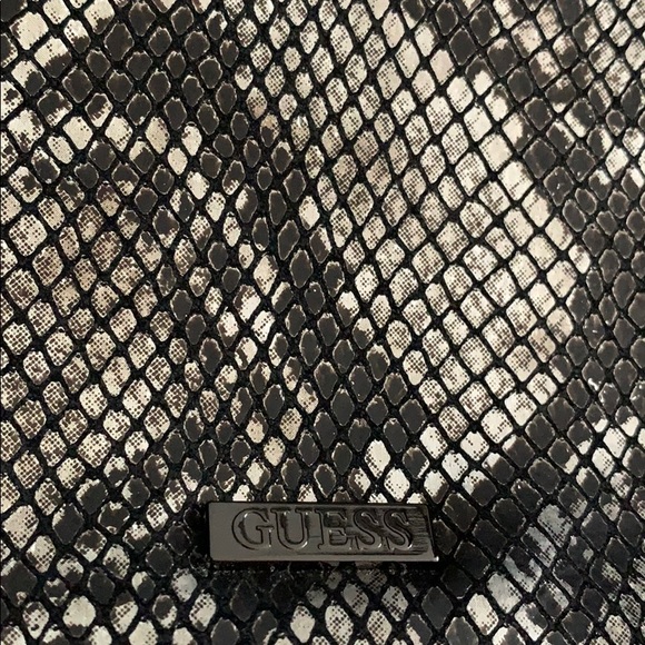 New Guess Purse - Picture 4 of 12